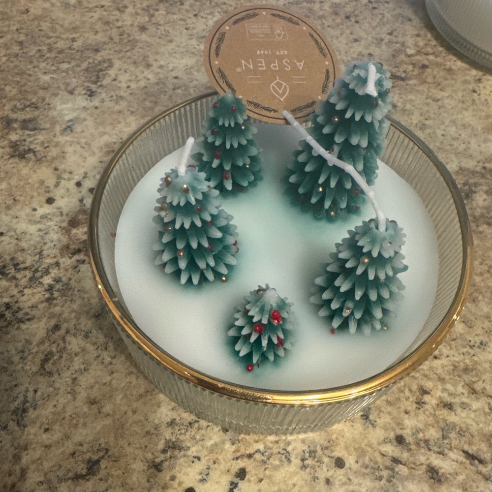 VIRAL Aspen Christmas Tree Candle
